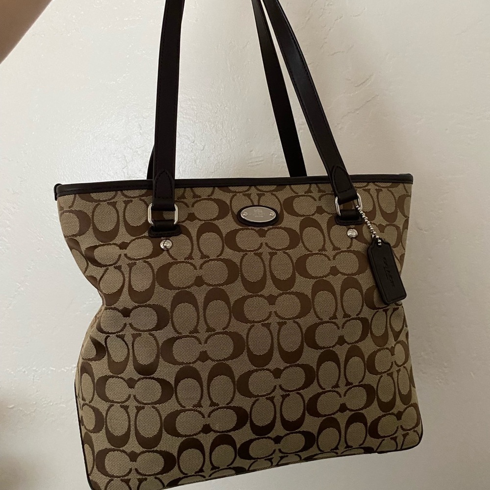 EUC Coach Gallery Tote Bag in Signature Canvas